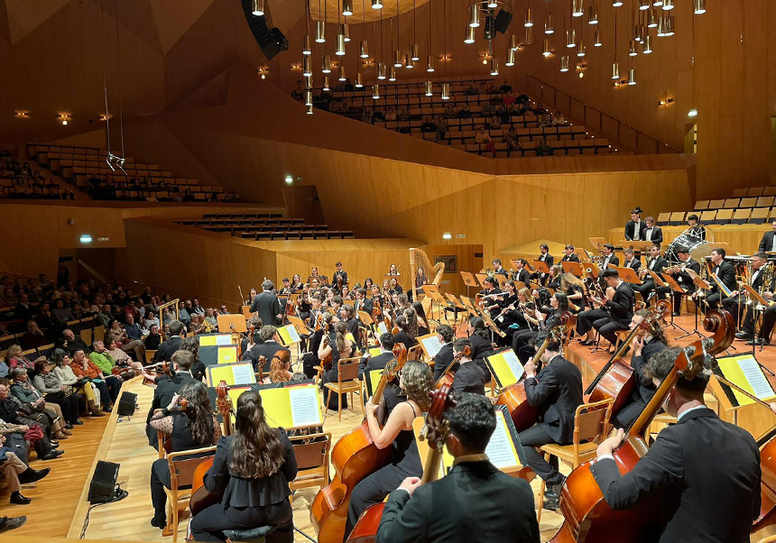La Orquestra Filharmònica UV en concierto en el Auditorio Palacio de Congresos de Zaragoza